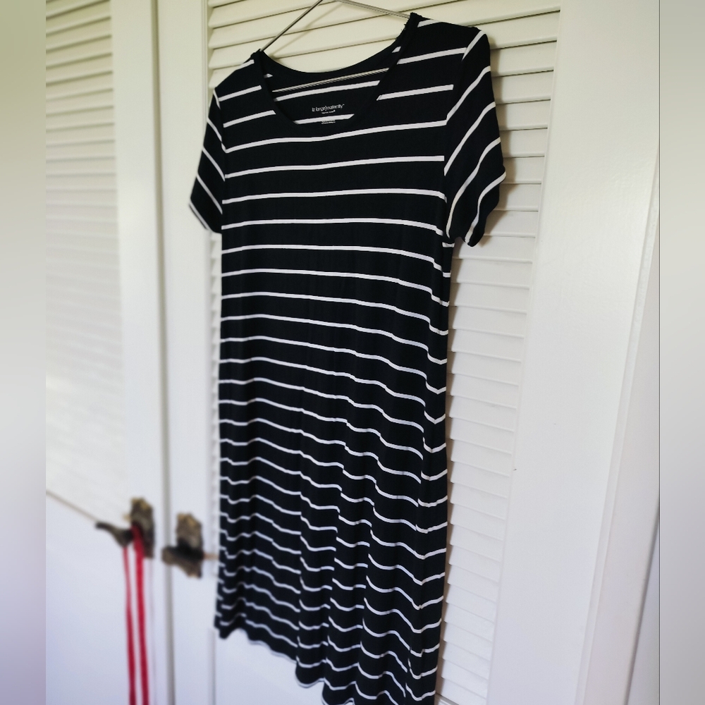 Liz Lange Maternity Black/White Striped 95% Rayon Dress Size Small/Medium